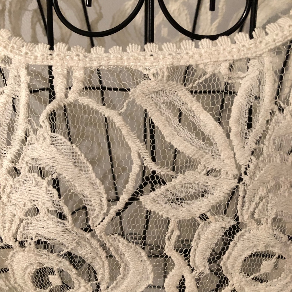 NWT Lace Short Sleeve Top - Picture 3 of 4